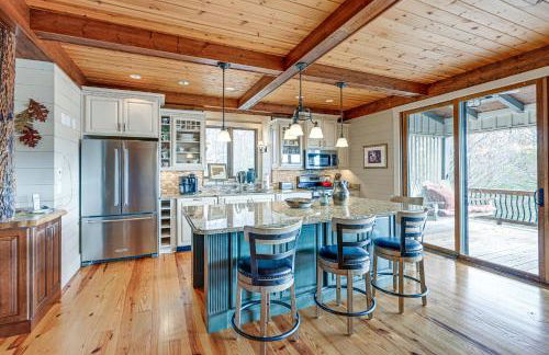 Mountain-View Georgia Cabin with 2 Decks - Foto 9