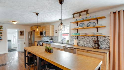 City Girl Farmhouse in Hudsonville with Hot Tub - Foto 3