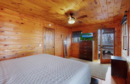 Eagles View Ridge - Gorgeous Mountain Views from the Hot Tub + Firepit - Foto 15