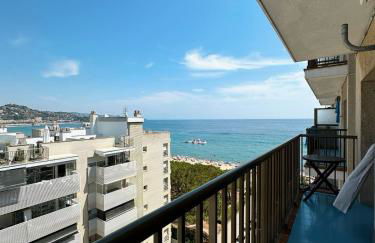 Bright Apartment with Two Balconies and a Seaside Pool - Foto 27