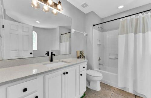 Feel the magic in this huge 7BR Disney Villa! w Theater Arcade Pool Spa - Foto 41