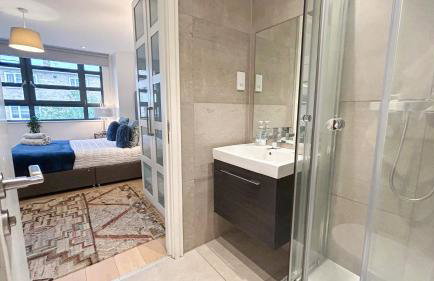 Modern 3-Bedroom flat in St Johns Wood near Marylebone & Regents Park with Balcony - Photo 30