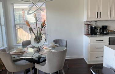 Luxury Lakefront 4BR - Corporate & Extended Stay Friendly - Foto 20