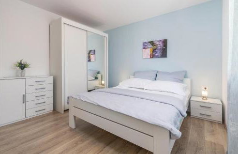 4 Bedroom Gorgeous Home In Pican - Photo 41