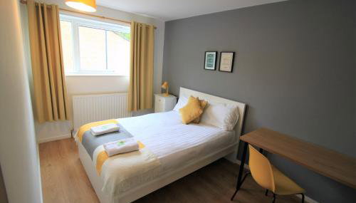 H21 -3 bed Close to Town Drive Parking 2 toilets Contractor Digs - Foto 5