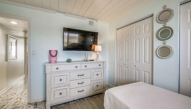 Pinnacle Port A502 - Updated 3 Bedroom . Free Fun! Boat Ramp Access! Condo by RedAwning - Foto 5, Habitación