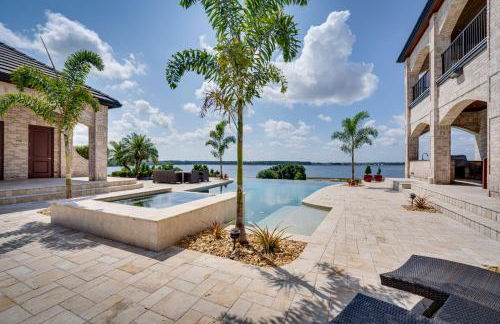 Groveland Home with Pool Luxurious Lakefront Oasis! - Foto 38