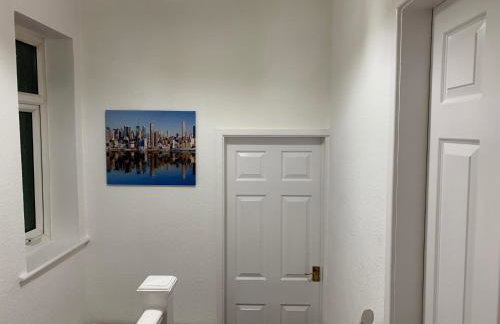 Spacious semi detached house - Photo 1