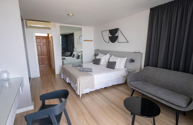 Coral Suites & Spa - Photo 12