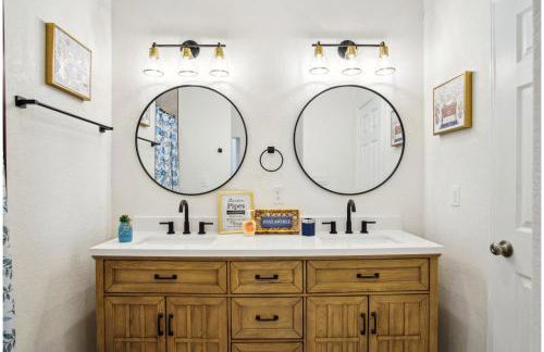 Skyline Retreat 3BR-3BA w Stunning Views Near DT - Foto 32