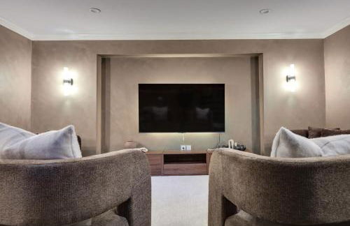 Walk to OTR! Hot Tub and Movie Room at Cincy Condo - Foto 17