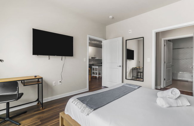 Huntington Apartments near Huntington Metro - We Host - Photo 13