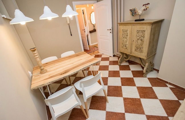 Central Park Apartments - Photo 22