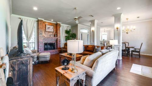 ~ 3 Mi to Dtwn: Aubrey Vacation Rental w/ Patio! - Foto 4