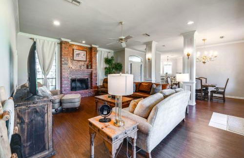 about 3 Mi to Dtwn Aubrey Vacation Rental with Patio! - Foto 4