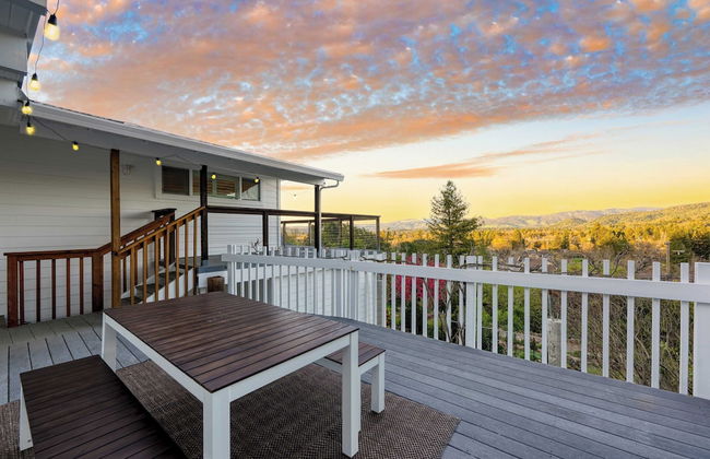 Modern Sonoma Stay w/ Spacious Deck, Views & Prime Location Bennett - Foto 2