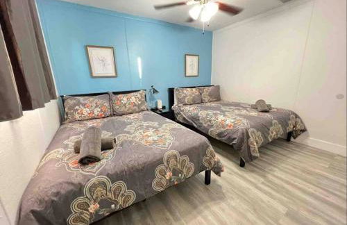 Royal Luxe Pool Home near Ft Laud airport and each - Photo 9