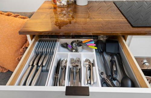 Luxury Airstream w hot tub, king bed, & grill - Foto 29