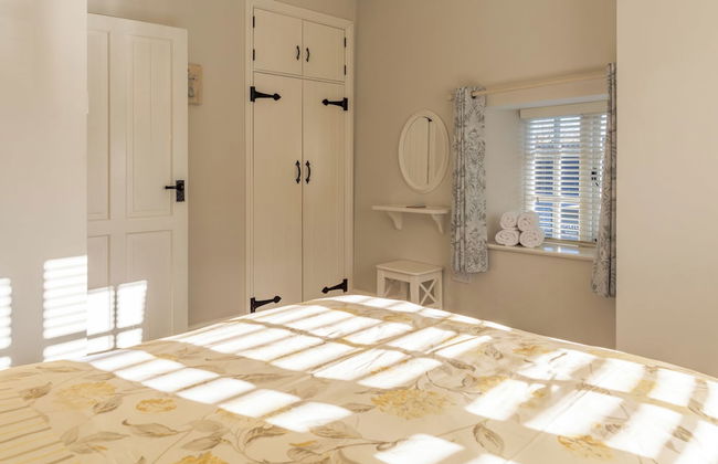 Jasmine Cottage-2BD in Heart of Bourton - Photo 7