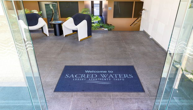 Sacred Waters - Photo 4, Réception