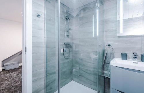 3BR Elegant House in Leeds Sleeps 6 Parking - Foto 42