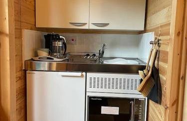 Cosy Cabin, hidden from the main house - Sleeps 2 - EV - Foto 30