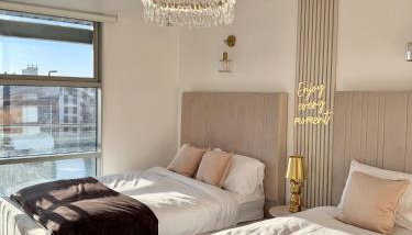 Lux 2-Bed City Centre Apartment Sleeps 6 Free Parking Balcony Near Leeds Station & Millennium Square view - Foto 3