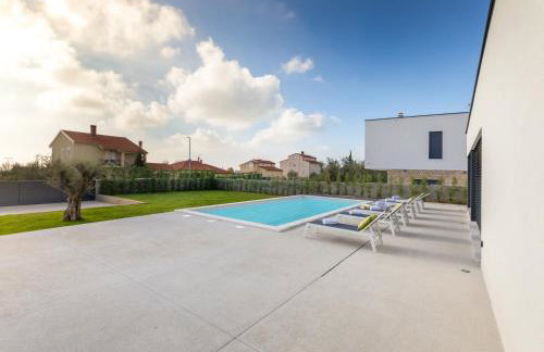 Amazing private villa with outdoor swimming pool in Vodnjan - Photo 37