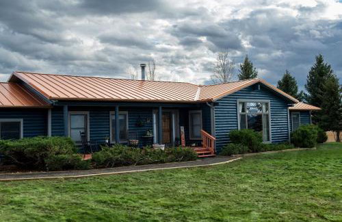 Elegant Western-Style Vacation Rental with Mountain Views near Madison River in Ennis, Montana - Foto 1