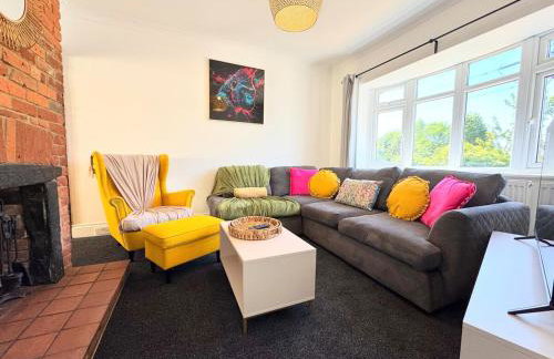 New Spacious 4 Bedrooms 5 Beds House Sleeps 8! - Foto 27