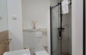 Apartment M - Self Check-In - Photo 10