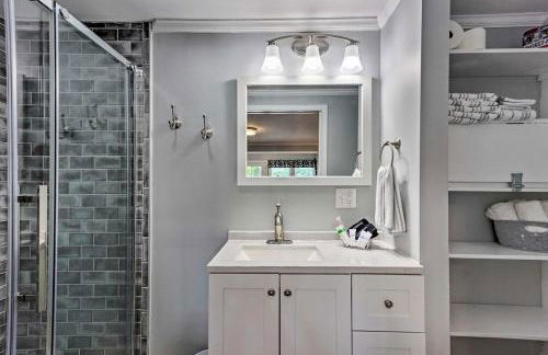 Couples Retreat with Lake and Mtn Views, Fire Pit - Foto 11