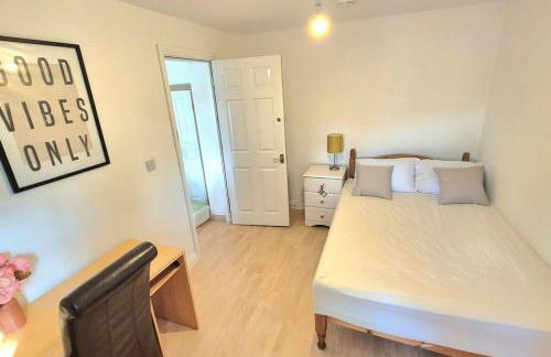 Pool, drinks and a hot tub! - Photo 19