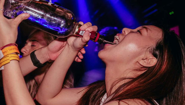 Vivendo uma noite de verdadeira loucura