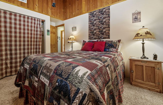 Catalina Retreat -Cozy mountain home in a tree filled neighborhood, plenty of games and a hot tub! - Foto 5