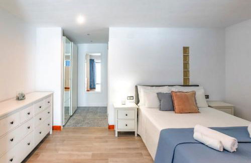 Tranquil large 6 bedroom family Villa sleeps 20 near sitges - Photo 51