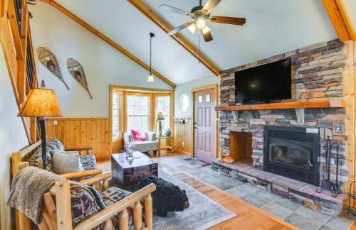 Private Wooded Escape with Scenic Decks in Jefferson - Foto 3