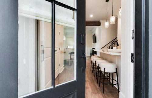 Brand New Designer Townhome in the Middle of Town - Foto 3