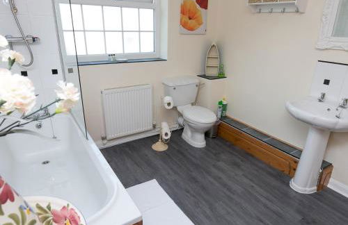 Cozy 3 Bedroom Cottage with stunning Sea View - Pass the Keys - Foto 18