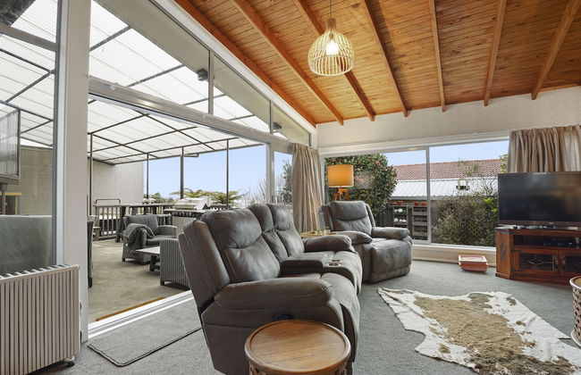 Lakeview Escape with spa - sauna - patio - Photo 23