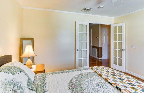 Walk to Waterfront Cozy Fall River Condo - Foto 13