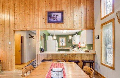 Family Cabin with Private Dock on Caribou Lake! - Foto 8