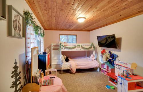 Peaceful and Idyllic Forest Cabin with Pool Table - Foto 15