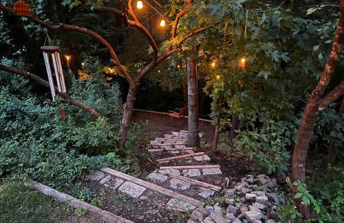 Modern 3-BR Townhome w Private Backyard Near RTP - Foto 74