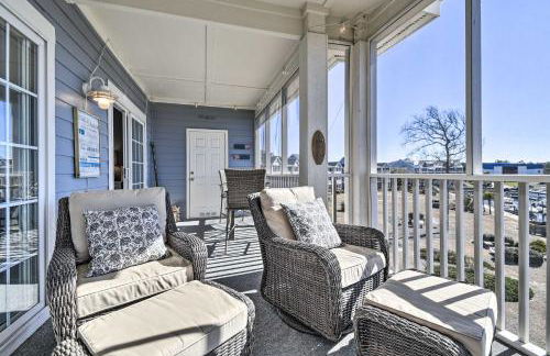 Spacious Southport Condo with Balcony! - Foto 14