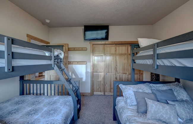 Blackmoon Chalet at Terry Peak - Photo 9