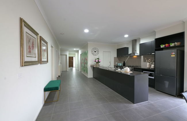 Luxury 9 BRM House in Melbourne - Photo 16