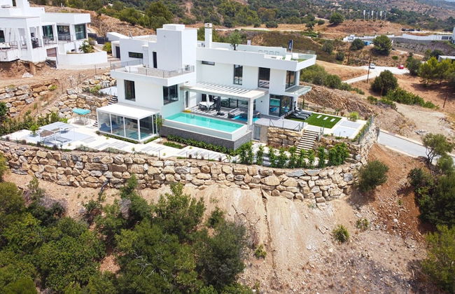 Villa in Marbella With Private Heated Pool - Photo 20