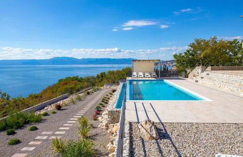 Luxury Villa Oštro with pool & Krk bridge view - Photo 71