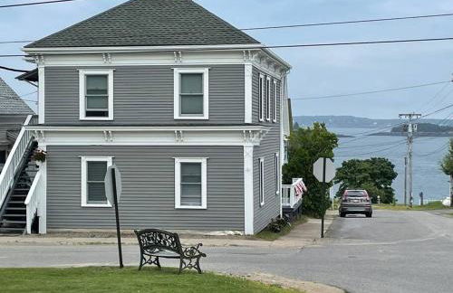 Updated Historic Water St 2 Bdr, 2 Bath apartment. - Photo 1